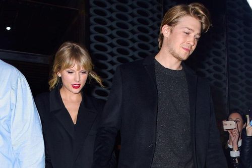 Những lần mặc đồ đôi, mượn áo bạn trai của Taylor Swift