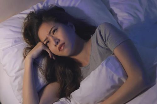 Tại sao bạn cảm thấy lo lắng hơn vào ban đêm?