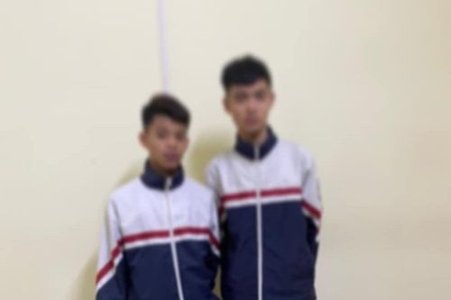 Tạm giữ 2 đối tượng cướp điện thoại tại khu vực cổng trường học