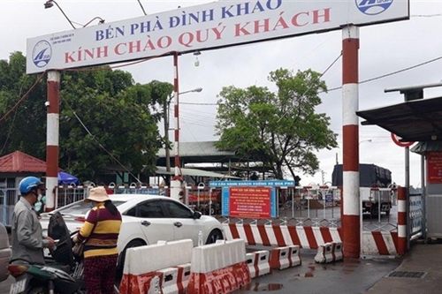 Phà Đình Khao tạm dừng hoạt động để thay phao nổi