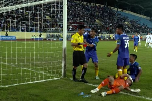 Giới cầm còi phản ứng Ban trọng tài VFF: 'Tôi rất nghi ngờ điều này'