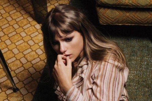 Taylor Swift đang làm gì giữa lúc bị đồn chia tay bạn trai quen 6 năm?