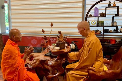 Hòa thượng Đào Như trình Đức Pháp chủ GHPGVN về pháp hội tại Học viện Phật giáo Nam tông Khmer