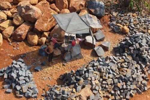 Gia Lai: 'Núp bóng' cải tạo vườn để khai thác, chế biến đá lậu ở Chư Sê