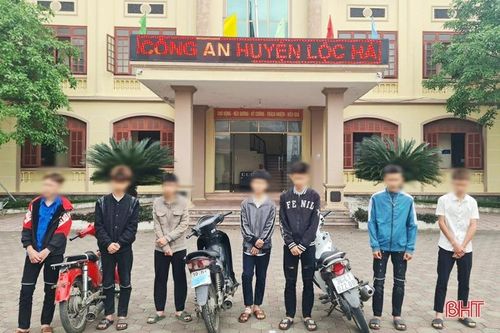 8 thanh thiếu niên lạng lách, đâm vào chốt cảnh sát giao thông