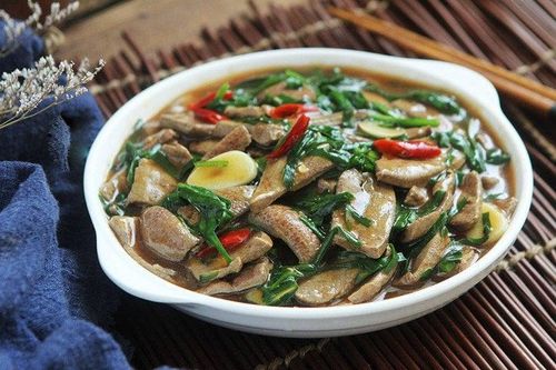 Gan lợn đem xào với loại lá này ăn ngon, bổ đặc biệt tốt cho thận