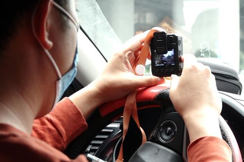 Theo chân CSGT mật phục ghi hình 'chim mồi báo biến' cho xe khách ở Hà Nội