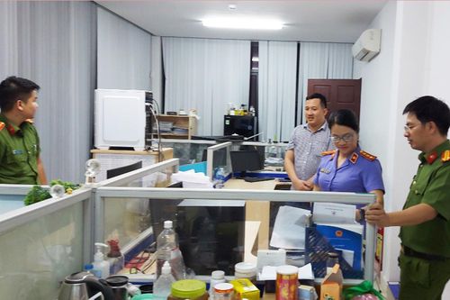 Công an khám xét Chi cục Đăng kiểm số 8 tại TP Cần Thơ