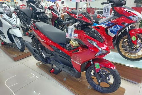 Giá xe Air Blade tháng 4: Có loại rẻ ngang Vision
