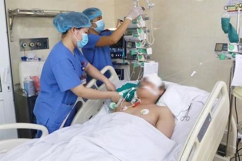 Tin mới về sức khỏe 2 nạn nhân nặng nhất vụ xe ô tô tông liên hoàn nhiều xe máy tại Hà Nội