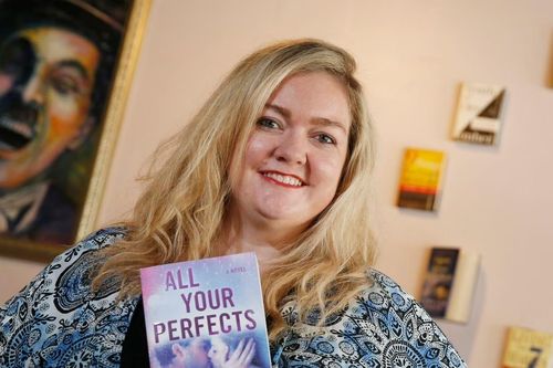 Làn sóng phản đối tác giả sách ăn khách Colleen Hoover