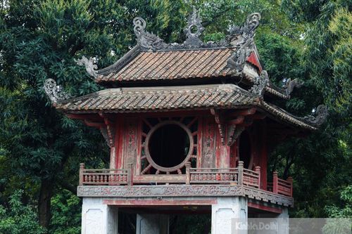 Biểu tượng mặt trời trên Khuê Văn Các bị... thủng: Chuyên gia nói gì?