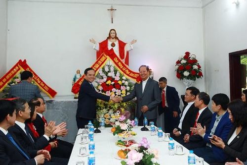 Phó Thủ tướng Trần Lưu Quang chúc mừng Lễ Phục sinh tại Lạng Sơn