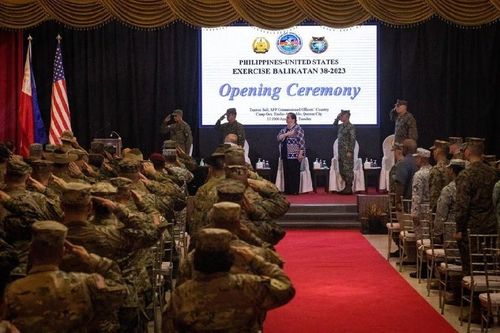 Mỹ-Philippines 'kề vai sát cánh', bắt đầu hành động lớn nhất trong 30 năm qua