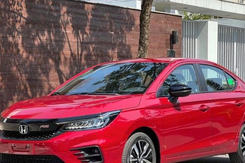 Có trong tay 700 triệu nên mua Honda City hay Mazda 3?