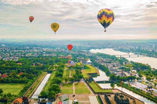 Chiêm ngưỡng Di sản văn hóa thế giới kinh thành Huế từ khinh khí cầu