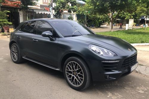 Mang Porsche Macan đến hãng thay cản trước, uất ức nhận lại xe lỗi hộp số