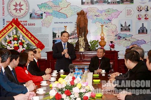 Phó Thủ tướng Chính phủ Trần Lưu Quang thăm, chúc mừng các tổ chức tôn giáo tại Lạng Sơn