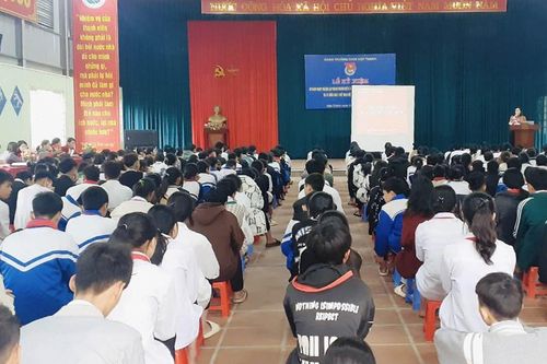 Hơn 300 học sinh được truyền thông về chăm sóc sức khỏe sinh sản và các kỹ năng phòng, tránh xâm hại