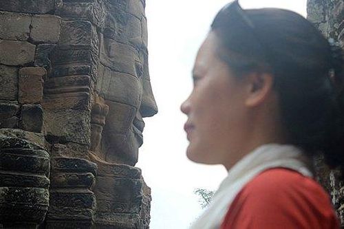 Nụ cười Bayon và tinh thần lạc quan của người Khmer