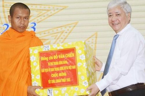Tiếp tục quan tâm, chăm lo đời sống cho đồng bào dân tộc thiểu số nhiều hơn nữa