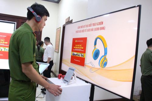 Ra mắt sách 'Danh dự là điều thiêng liêng, cao quý nhất'