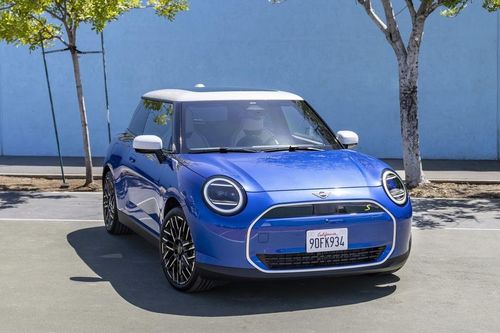 Mini Cooper thế hệ mới có thiết kế lạ mắt
