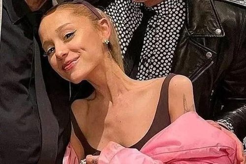 Ariana Grande lên tiếng về bức ảnh gầy trơ xương