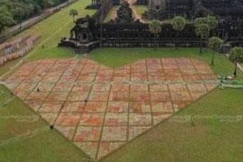 Campuchia lập kỷ lục Guinness với màn trưng bày trái tim gấp bằng giấy lớn nhất thế giới