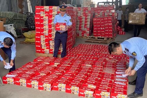 Phát hiện hơn 1.300 thùng bánh Trung Quốc không hóa đơn chứng từ