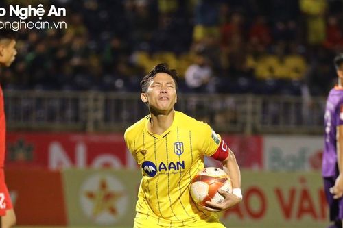 Thầy không giỏi, mong gì Sông Lam Nghệ An làm nên