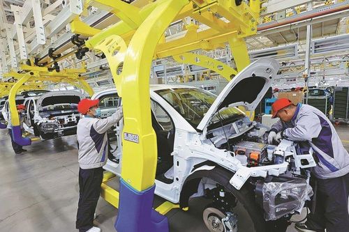 Các hãng xe toàn cầu âm thầm chuyển hướng khỏi Trung Quốc