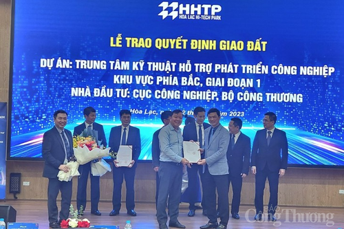 6 dự án được trao quyết định đầu tư, giao đất tại Khu Công nghệ cao Hòa Lạc
