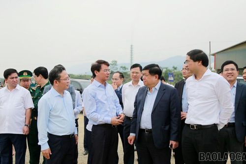Bộ trưởng Bộ Kế hoạch và Đầu tư khảo sát một số dự án, khu vực quy hoạch trọng điểm của tỉnh