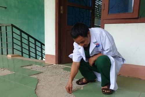 Trạm y tế xuống cấp: Bác sĩ buồn lòng, người dân ngại đến khám