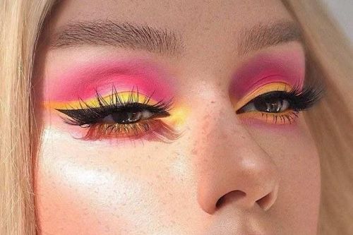Trang điểm màu nổi để hạnh phúc hơn