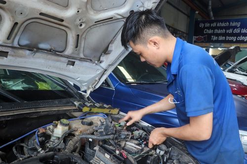 Những chủ xe 'ngại' bảo dưỡng tại trung tâm chính hãng