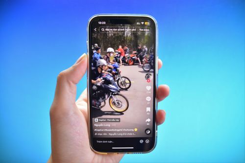 TikTok chứa nhiều video đua xe trái phép, vi phạm luật giao thông