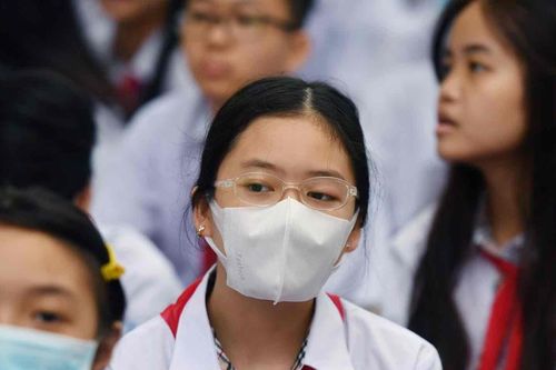 Lớp 15 em nghỉ học vì ốm sốt, phụ huynh như ngồi trên lửa khi ca Covid-19 tăng