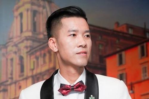 Chuyện tình lãng mạn nhưng éo le giữa anh thợ âm thanh và cô ca sĩ