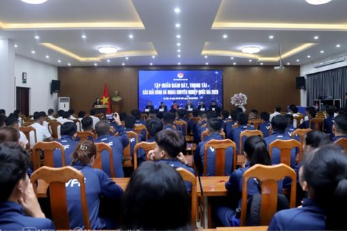 Trọng tài Việt Nam: Mỗi năm tốn hàng chục tỷ nhưng thiếu thầy giỏi?