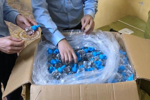 Hưng Yên: Phát hiện 8.000 lọ tinh dầu chanh sả không rõ nguồn gốc