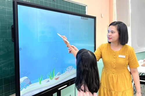 Bảng tương tác và Màn hình tương tác có gì khác nhau?
