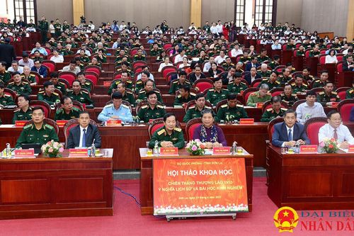 Tô thắm tình đoàn kết gắn bó giữa quân và dân hai nước Việt Nam - Lào
