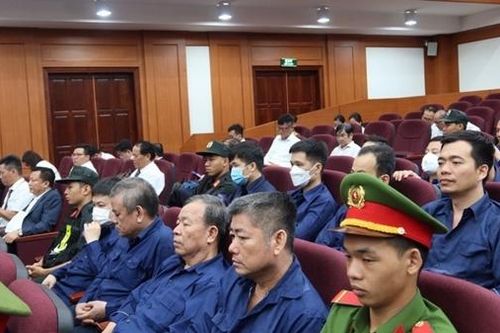 Vụ buôn lậu 200 triệu lít xăng - lấy lỗi lầm của bị cáo làm bài học