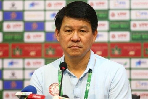HLV Vũ Tiến Thành: 'Một nhóm trọng tài bị thao túng'
