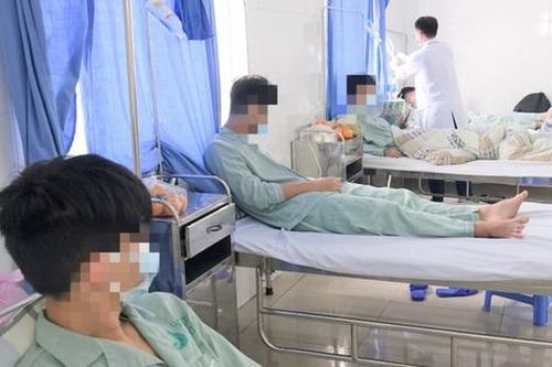 Bốn học sinh nhập viện do ngộ độc thuốc lá điện tử
