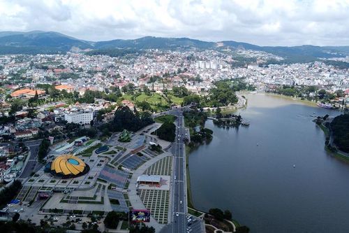 Lâm Đồng muốn đấu giá nhiều khu đất để tạo vốn làm hai cao tốc