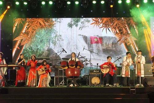 Bùng nổ với chung khảo Liên hoan Ban nhạc, nhóm nhạc học sinh Hà Nội 2023