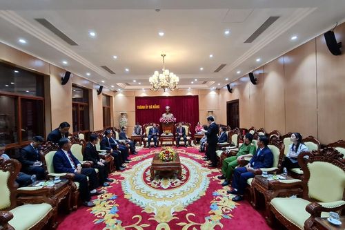 Tiếp tục củng cố tình đoàn kết hữu nghị đặc biệt Việt Nam-Lào